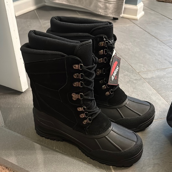 Black Winter Boots with Lace-Up Design - Picture 1 of 5
